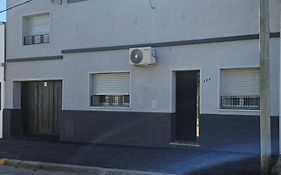 REST HOUSE Casa familiar - garage - TV - WiFi - 2 dormitorios - Living-comedor - Cocina - Lavadero - Patio con parrilla - Alquiler temporario